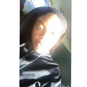 Meet your Posher, Nia